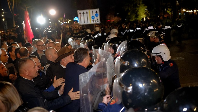 Neser protesta e opozites, bllokohen akset kryesore dhe rrethrrotullimet